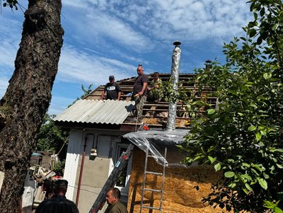 22 родинам, які втратили покрівлі, передали 500 листів шиферу з матеріального резерву громади 22 родинам, які втратили покрівлі, передали 500 листів шиферу з матеріального резерву громади