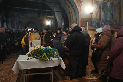 У Сумах попрощалися з військовослужбовцем Сергієм Келлом У Сумах попрощалися з військовослужбовцем Сергієм Келлом