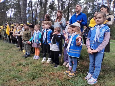 У Житомирі відкрили новий пластовий рік: зібралися близько 200 пластунів та їхніх рідних У Житомирі відкрили новий пластовий рік: зібралися близько 200 пластунів та їхніх рідних