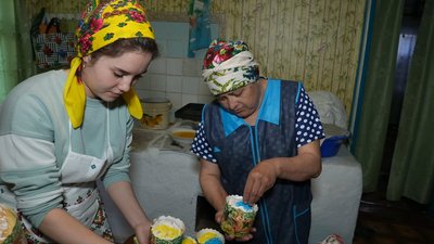 За бабусиним рецептом: на Кіровоградщині для військових спекли півтори сотні пасок За бабусиним рецептом: на Кіровоградщині для військових спекли півтори сотні пасок