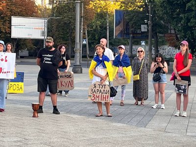 «Почуйте народ України»: у Черкасах містяни пройшли протестною ходою за повернення Федорова «Почуйте народ України»: у Черкасах містяни пройшли протестною ходою за повернення Федорова