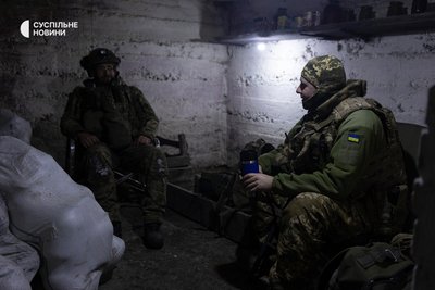 Військові ударної роти БпАК "Щедрик" в бліндажі на польовій позиції підрозділу Військові ударної роти БпАК "Щедрик" в бліндажі на польовій позиції підрозділу