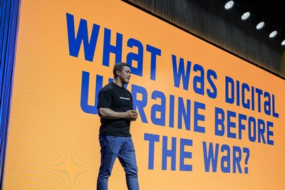 Віцепрем’єр та міністр цифрової трансформації України Михайло Федоров виступає під час дводенної міжнародної конференції з питань відбудови України в Лугано. Швейцарія, 4 липня 2022 року Віцепрем’єр та міністр цифрової трансформації України Михайло Федоров виступає під час дводенної міжнародної конференції з питань відбудови України в Лугано. Швейцарія, 4 липня 2022 року