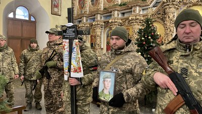 У Полтаві попрощались із воїнами Дмитром
Мерзлим та Максимом Хрупалом У Полтаві попрощались із воїнами Дмитром
Мерзлим та Максимом Хрупалом