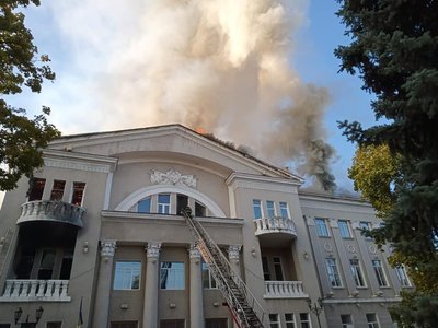 Бахмут Пожежа у будинку культури імені Мартинова Бахмут Пожежа у будинку культури імені Мартинова