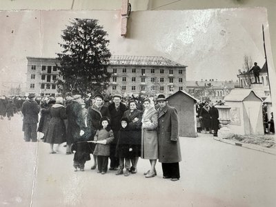 Історія свята у кадрах: кропивницький колекціонер зібрав 200 світлин головної ялинки міста Історія свята у кадрах: кропивницький колекціонер зібрав 200 світлин головної ялинки міста
