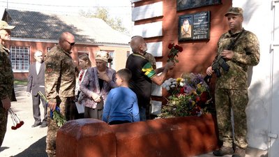 На Вінниччині на честь загиблого нацгвардійця відкрили меморіальну дошку