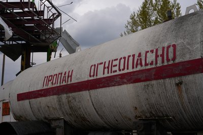 Ємність з пропаном на АЗС у Слобідському районі Харкова, куда вранці 1 травня 2026 року влучив російський безпілотник Ємність з пропаном на АЗС у Слобідському районі Харкова, куда вранці 1 травня 2026 року влучив російський безпілотник