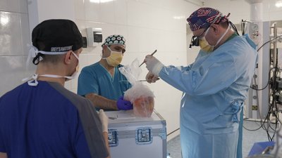 Трансплантація серця і нирок: у Вінниці лікарі за добу врятували три життя Трансплантація серця і нирок: у Вінниці лікарі за добу врятували три життя