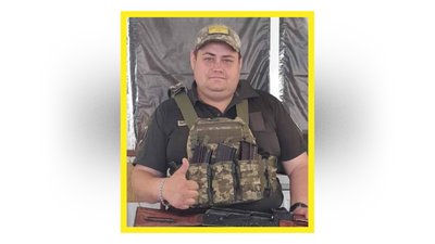 На Чернігівщині попрощалися з захисниками України Дмитрієм Отрошом, Іваном Морозом та Євгенієм Сидоренком На Чернігівщині попрощалися з захисниками України Дмитрієм Отрошом, Іваном Морозом та Євгенієм Сидоренком