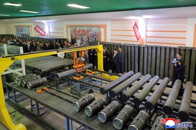Лідер Північної Кореї закликав до збільшення виробництва артснарядів для війни Лідер Північної Кореї закликав до збільшення виробництва артснарядів для війни