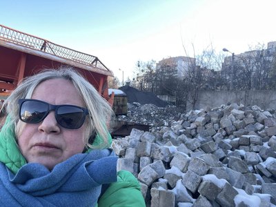 До Харкова привезуть львівську бруківку для створення місця памʼяті Міська Барбари та Світлани Олешко До Харкова привезуть львівську бруківку для створення місця памʼяті Міська Барбари та Світлани Олешко