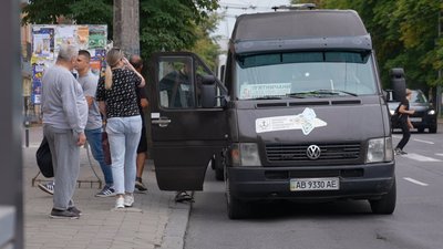 Проїзд по 30 і 35 гривень: у Вінниці підвищили тарифи на маршрутні таксі Проїзд по 30 і 35 гривень: у Вінниці підвищили тарифи на маршрутні таксі