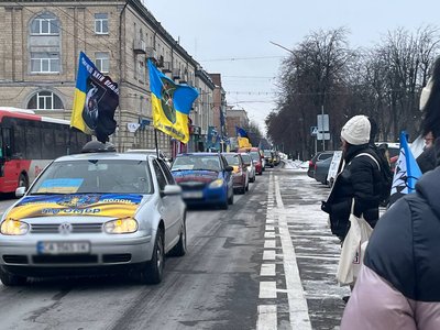 "Хай кажуть, що він загинув, а ми чекаємо його живим": у Черкасах відбулася акція "Не мовчи — полон вбиває" "Хай кажуть, що він загинув, а ми чекаємо його живим": у Черкасах відбулася акція "Не мовчи — полон вбиває"