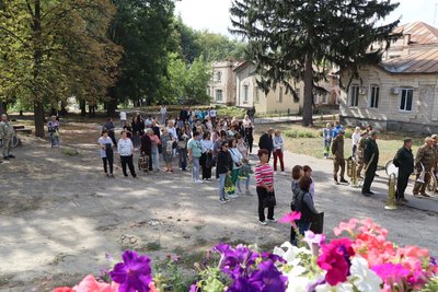 В Охтирці поховали військовослужбовця Олександра Павліченка В Охтирці поховали військовослужбовця Олександра Павліченка