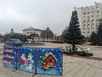 "Надія на маленьке диво": в Умані на Черкащині встановлюють новорічну ялинку "Надія на маленьке диво": в Умані на Черкащині встановлюють новорічну ялинку