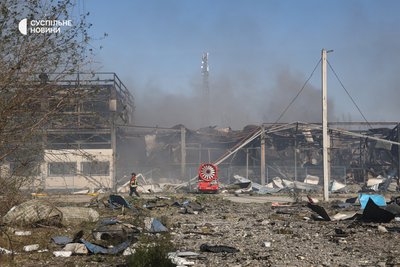 Згорілі оборонні склади, по яких вдарив російський безпілотник у селі Мила на Київщині, 29 серпня 2026 року