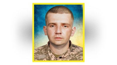 На Чернігівщині попрощались з бійцями Володимиром Синявським, Олександром Падуном та Іваном Бочаровим На Чернігівщині попрощались з бійцями Володимиром Синявським, Олександром Падуном та Іваном Бочаровим