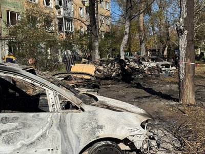 Понівечені п'ятиповерхівки, згорілі автівки: що відбувається на місці атаки по Шахтарському на Дніпропетровщині Понівечені п'ятиповерхівки, згорілі автівки: що відбувається на місці атаки по Шахтарському на Дніпропетровщині