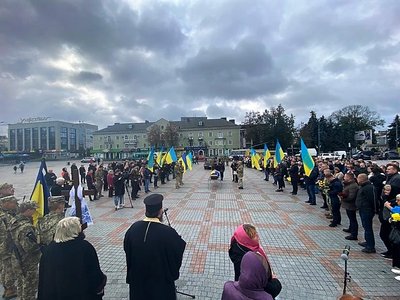 У Рівному попрощалися із загиблим військовим Дмитром Такуном У Рівному попрощалися із загиблим військовим Дмитром Такуном