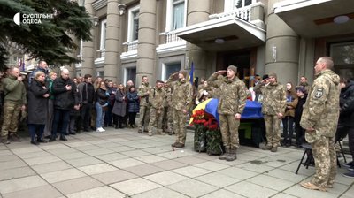 «Сьогодні було б день народження мого тата»: в Одесі попрощалися з загиблим в Запорізькій області прикордонником «Сьогодні було б день народження мого тата»: в Одесі попрощалися з загиблим в Запорізькій області прикордонником