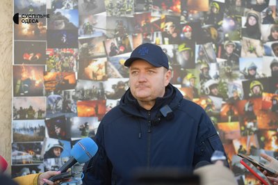 Фото з-під завалів і портрети рятувальників: в Одесі відкрили "Стіну Незламності" Фото з-під завалів і портрети рятувальників: в Одесі відкрили "Стіну Незламності"