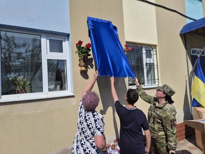 На Одещині відкрили меморіальну дошку загиблому військовому Олегу Чернію