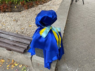 Співає голосом Хливнюка: у Черкасах біля міської ради зʼявилася "Червона калина" Співає голосом Хливнюка: у Черкасах біля міської ради зʼявилася "Червона калина"