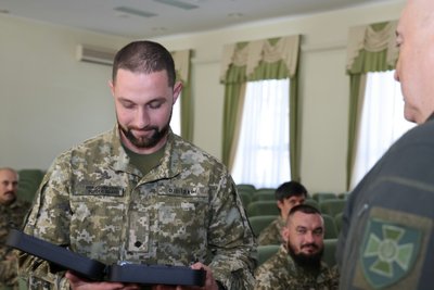Троє прикордонників отримали державні та відомчі нагороди: що відомо Троє прикордонників отримали державні та відомчі нагороди: що відомо