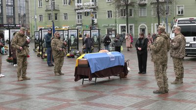 Із 33-річним добровольцем Миколою Усенком попрощались у Рівному Із 33-річним добровольцем Миколою Усенком попрощались у Рівному