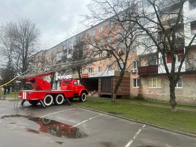 У місті на Волині сталася пожежа у квартирі: в задимленій оселі знайшли власника У місті на Волині сталася пожежа у квартирі: в задимленій оселі знайшли власника