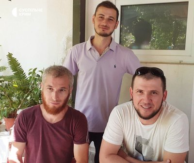 Двоюрідні брати Мустафа Абдураманов, Аметхан Умеров і Рустем Османов, які перебувають у російських слідчих ізоляторах Двоюрідні брати Мустафа Абдураманов, Аметхан Умеров і Рустем Османов, які перебувають у російських слідчих ізоляторах