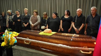 Загинув під час штурму на Донеччині: у Хмельницькому попрощалися з військовим Сергієм Шалаєвим Загинув під час штурму на Донеччині: у Хмельницькому попрощалися з військовим Сергієм Шалаєвим