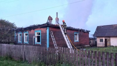 На Житомирщині у будинку на пожежі загинув чоловік і ще один отримав опіки