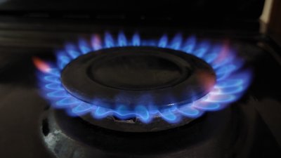 Ввімкнена газова плита Ввімкнена газова плита