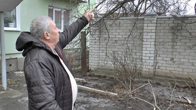 "Мене доганяє куля": подробиці конфлікту з керівником психдиспансеру за дерево горіха у Полтаві "Мене доганяє куля": подробиці конфлікту з керівником психдиспансеру за дерево горіха у Полтаві
