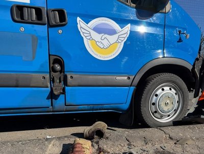 У Краматорську окупанти атакували авто волонтерів, коли вони їхали на евакуацію У Краматорську окупанти атакували авто волонтерів, коли вони їхали на евакуацію