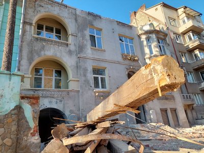 Будинок на вулиці Коновальця, 44