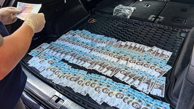 На Хмельниччині затримали посадовця податкової на хабарі 200 тисяч гривень На Хмельниччині затримали посадовця податкової на хабарі 200 тисяч гривень
