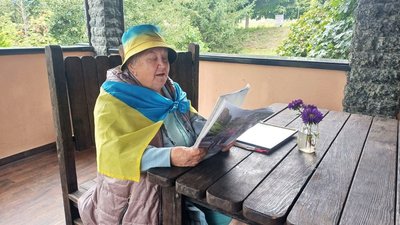 68-річна медсестра з Житомирщини щосуботи збирає гроші для ЗСУ 68-річна медсестра з Житомирщини щосуботи збирає гроші для ЗСУ