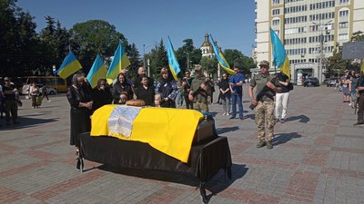 У Рівному попрощалися з військовим Михайлом Поповим У Рівному попрощалися з військовим Михайлом Поповим