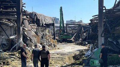 Другий день пошуково-рятувальної операції у Кривому Розі: що відбувається на місці удару РФ Другий день пошуково-рятувальної операції у Кривому Розі: що відбувається на місці удару РФ