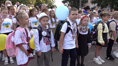 "Замість квітів – донати": у Черкасах відзначили День знань "Замість квітів – донати": у Черкасах відзначили День знань