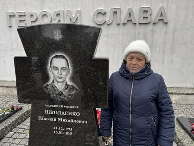 Священник ПЦУ Андрій Любунь зустрівся з родинами загиблих воїнів у Сумах Священник ПЦУ Андрій Любунь зустрівся з родинами загиблих воїнів у Сумах