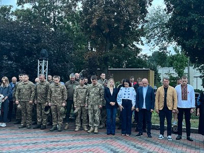 У Черкасах до Дня Незалежності підсвітили меморіали на площі Слави У Черкасах до Дня Незалежності підсвітили меморіали на площі Слави