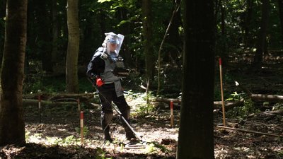 Розміновують за допомогою дронів: як працюють демінери на Чернігівщині