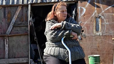 "Наливаємо воду влітку, зимою ми не миті": як понад 3 роки жителька Чернігівщини із сином та онуком живуть у гаражі "Наливаємо воду влітку, зимою ми не миті": як понад 3 роки жителька Чернігівщини із сином та онуком живуть у гаражі