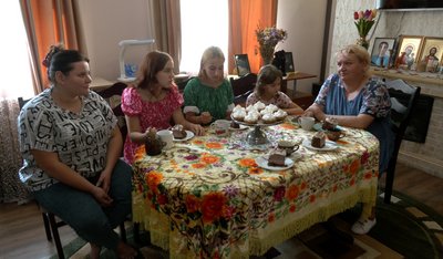 Поховала двох синів і взяла під опіку трьох дівчат: історія черкащанки Поховала двох синів і взяла під опіку трьох дівчат: історія черкащанки