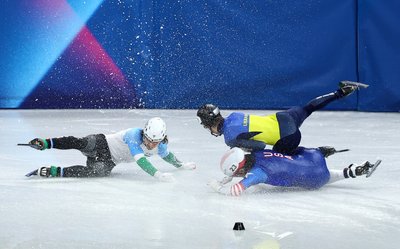 Олег Гандей після падіння в кваліфікації шортреку на 500 метрів на Олімпіаді-2026 Олег Гандей після падіння в кваліфікації шортреку на 500 метрів на Олімпіаді-2026
