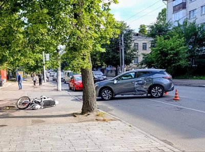У Житомирі сталося ДТП за участю мотоцикла та легковика У Житомирі сталося ДТП за участю мотоцикла та легковика